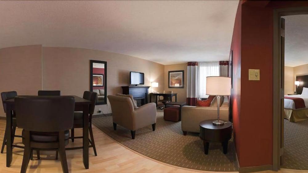 Holiday Inn Express Hotel & Suites Chatham South By Ihg Exteriér fotografie